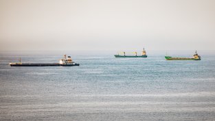 Иран и Оман започват преговори за управлението на Ормузкия проток