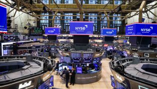 Wall Street е на червено, а петролът поскъпна рязко поради напрежението за Ормузкия проток 