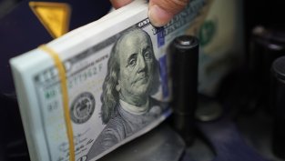 Най-богатите в света притежават три пъти богатството на по-бедната половина