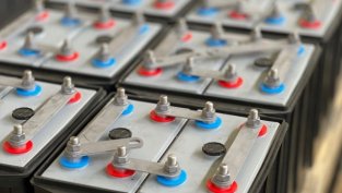 Оживление на външните пазари изведе "Елхим-Искра" на печалба