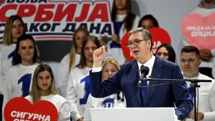 Рекорден за последните години брой избиратели излязоха в ключовия вот в Сърбия