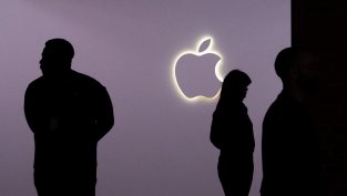 Новият шеф на Apple влиза в битката на AI, докато сгъваемият iPhone заема централно място