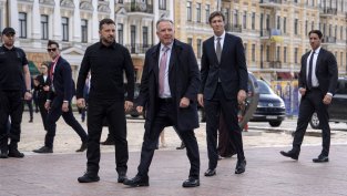 Русия поднови масираните удари срещу Киев след напускането на американските пратеници