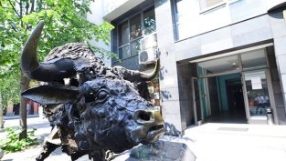 Приходите на енергийната борса се свиват, но печалбата за полугодието расте силно