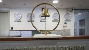 КФН забрани на акционерите на БФБ да гласуват сделката за дял от "Капман"