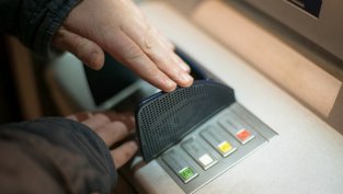 ПИБ свива нетната консолидирана печалба със 7% през 2017 г.