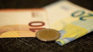 Синдикати и работодатели искат ограничаване на дефицита и свиване на разходите