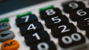 Приходите на "Монбат" нарастват с над 53% на годишна база през май