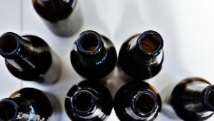 Дружба стъкларски заводи повишава седем пъти печалбата преди данъци до март