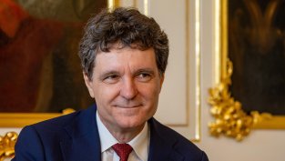 Румънският президент Никушор Дан номинира дипломата Лука Никулеску за премиер