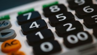 Приходите на "Монбат" нарастват с над 8% през януари