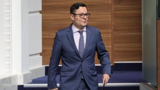 Няма риск за финансовата стабилност на ВМЗ, увери вицепремиерът Александър Пулев