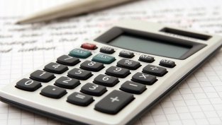 Загубата на "Българска роза" набъбва, а продажбите на "Елхим-Искра" се свиват