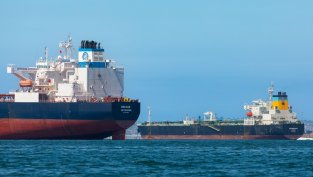 Повторното отваряне на Ормузкия проток залива петролните пазари с доставки