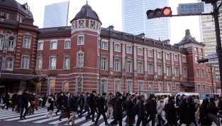 Растежът на сектора на услугите в Япония се e забавил през декември