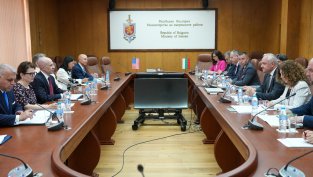 Визите за българи за САЩ остават до постигане на под 3% откази