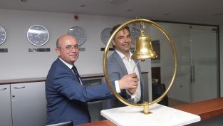 &bdquo;Син Карс&ldquo; увеличава приходите и намалява загубата за полугодието