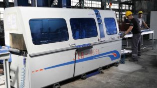 Засилващата се конкуренция препъна растежа на Алкомет 