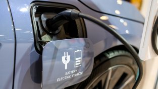 Термопомпите и електромобилите може да спестят на домакинствата над 2200 евро годишно