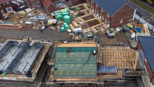 Строителството на жилища във Великобритания бележи най-резкия си спад от 2020 г.