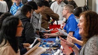 Молбите за помощи при безработица в САЩ скачат с най-резкия си темп от 2020 г.