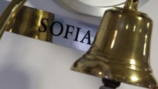 СИС, Елана, Юг Маркет и Бул тренд искат КФН да спре търговото за Биовет