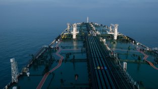 Русия увеличава количествата петрол, доставяни по Северния морски път