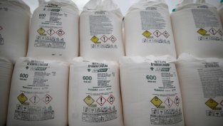 Печалбата на Неохим се свива наполовина през първото тримесечие