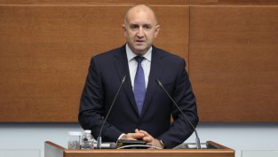 Радев: Намаляваме четирикратно продуктовите такси за електрическа и електронна техника