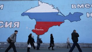 В Крим бензинът свърши и с купони, ресторантите работят ограничено, въведен е режим на тока