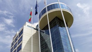 След почти година "Софарма" отново купува собствени акции