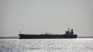 ЕС и Г7 обмислят забрана на морските услуги за износа на руски петрол вместо ценови таван