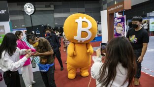 Биткойнът е в мечи пазар след нова порция ударно поевтиняване