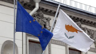S&P повишава рейтинга на Кипър заради намаляването на задлъжнялостта