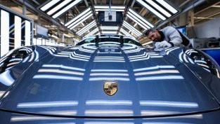 Porsche: от &bdquo;перлата в короната&ldquo; до тежест за Volkswagen