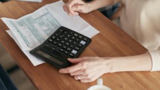 „Пейсера“ намалява загубата през първото шестмесечие с 56%