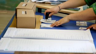 &bdquo;Алфа Рисърч&ldquo;: 44,5% подкрепа за Йотова и 26,1% за Андрей Гюров на президентския вот