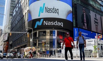 Разпродажбите на технологични акции разтърсват пазарите, Nasdaq спадна с 2%