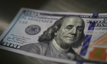 Какви са рисковете от прекомерния дълг на САЩ за държавните служители?