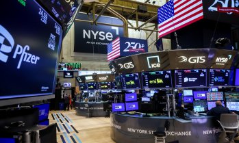 Технонологичните акции продължават да повличат индексите на Wall Street надолу*