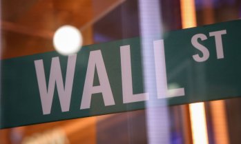 Индексите на Wall Street не намират единна посока в началото на сесията*