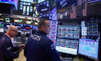 Индексите на Wall Street започват седмицата без резки движения*