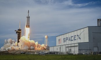 SpaceX снижи целите си за оценка до 1,8 трилиона долара при IPO