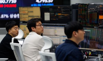 Южнокорейските индекси се сринаха с по 8% заради масовото изтегляне на AI инвестиции