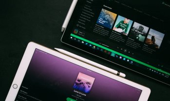 Spotify ще обозначава профилите на AI изпълнители