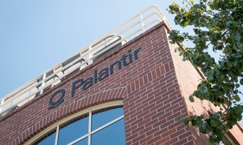 Palantir увеличава прогнозите за приходите и печалбата след &bdquo;извънземно&ldquo; търсене