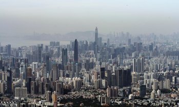 Южнокорейският индекс Kospi се срина с близо 7%, повлечен от производителите на чипове