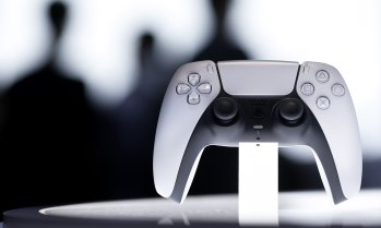 Бизнесът с игри и музика позволи на Sony да повиши прогнозата си