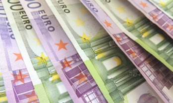 82% от хората в еврозоната подкрепят еврото, в България делът им нараства до 55%