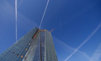 Дилемата на ЕЦБ: Борба с инфлацията или риск от нова рецесия